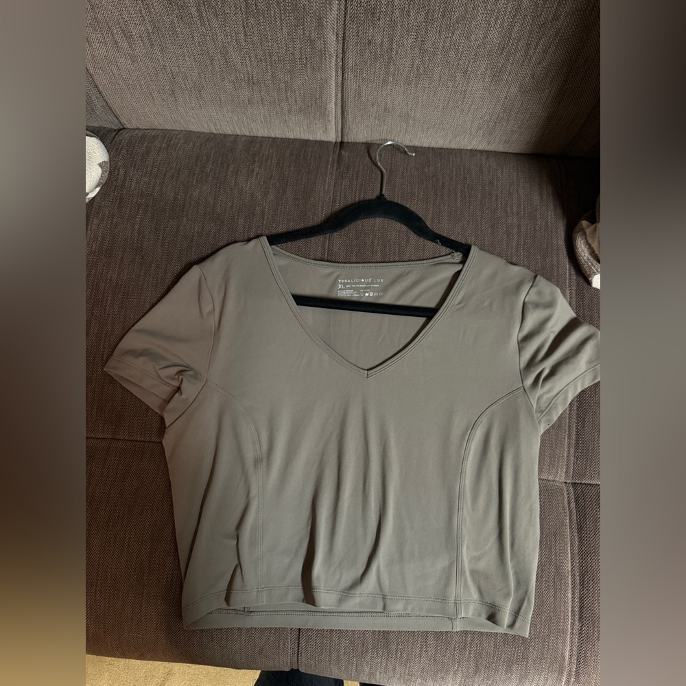Yogalicious Lux Women’s Crop tee Shirt Top